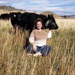 Meet your Posher, Caitlin